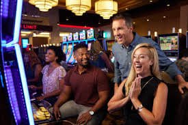 Giao diện cá cược trực tuyến slot và casino tại 8win55 Việt Nam